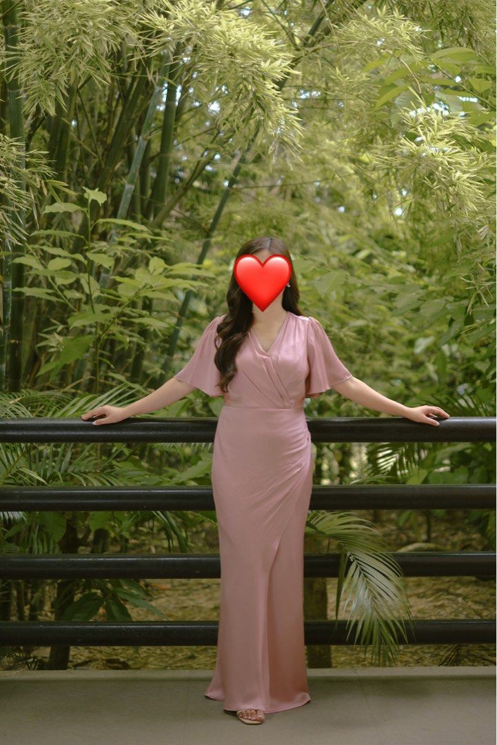 Evernew dress/gown (Category: Dresses) located in Makati City. Submitted by stufflookup (Listing ID 1358256473, Image 3). Description: Open for rent (1000) for 3days +100/day if failed to return after 3 days 2000 deposit, will be refunded in full For sale: 3,500 Used once for 30mins during wedding prep shoot Size 36/ Small Altered the length to fit 5'1" (upto 5'3) .