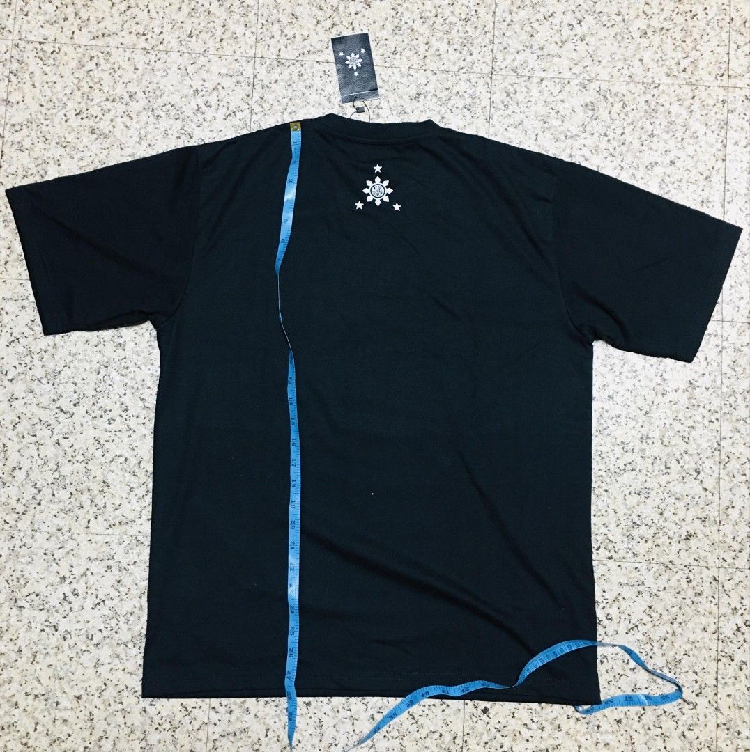 由 emerson19995823 (刊登 ID 1381419314，圖片 2) 提交，位於 桃園市 (Taoyuan) 的 FMCC (類別：T恤、Polo衫)，說明：100% Cotton Made in Philippines size : 21 x 28 inches。