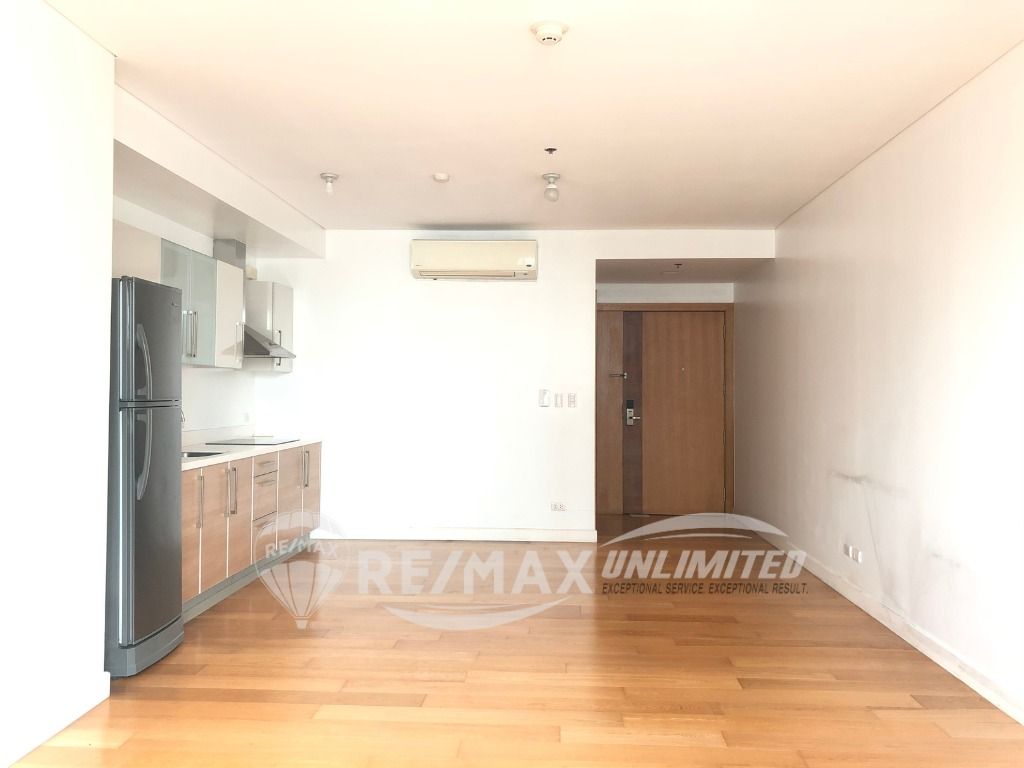 FOR SALE: PARK TERRACES Tower 1 Studio Unit (Category: Apartments & Condos) located in Taguig. Submitted by bluedimalanta1 (Listing ID 1381335595, Image 1). Description: FOR SALE: PARK TERRACES Tower 1 Studio Unit 12th floor 43sqms (bigger studio variant) Bare, turnover condition Vacant and ready for move-in Unit looks out to Palm Promenade and Garden Towers Direct to owner Php13.5M for unit Php3.2M for parking (with separate title) Total of Php1