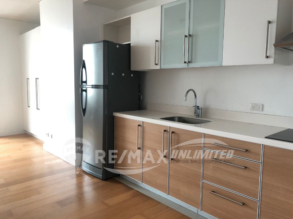 FOR SALE: PARK TERRACES Tower 1 Studio Unit (Category: Apartments & Condos) located in Taguig. Submitted by bluedimalanta1 (Listing ID 1381335595, Image 3). Description: FOR SALE: PARK TERRACES Tower 1 Studio Unit 12th floor 43sqms (bigger studio variant) Bare, turnover condition Vacant and ready for move-in Unit looks out to Palm Promenade and Garden Towers Direct to owner Php13.5M for unit Php3.2M for parking (with separate title) Total of Php1