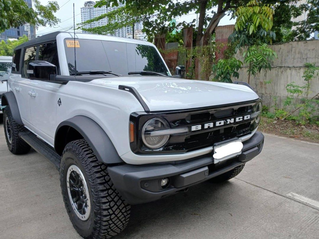 Ford Bronco Outer Banks Auto (Category: Used Cars) located in Cebu City. Submitted by j_scars (Listing ID 1381295752, Image 2). Description: 2024 Ford Bronco Outer Banks 💸 Price: PHP 4,900,000 (Negotiable for serious buyers) 🧾 Mileage: 1,113 KM only 🏷️ Color: Oxford White ⚙️ Engine: 2.7L EcoBoost Gasoline | 4WD | 10-Speed Automatic 🏢 Origin: Local unit bought from Ford dealership 📄 Registered: Yes | Complete OR/CR 📌 Unit is in Cebu City – v