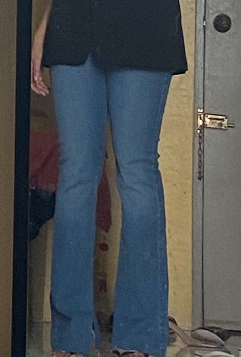 Forever 21 flare jeans size 27 (Category: Jeans) located in Manila. Submitted by unexpensivethings (Listing ID 1381419809, Image 2). Description: Slightly nego Soft jean Accentuate hips more Size 27 Kasya 27-28 very stretchy and soft jeans Minor issue: encircled at pic Bought it for 1200 selling for 400 Rfs di na kasya.