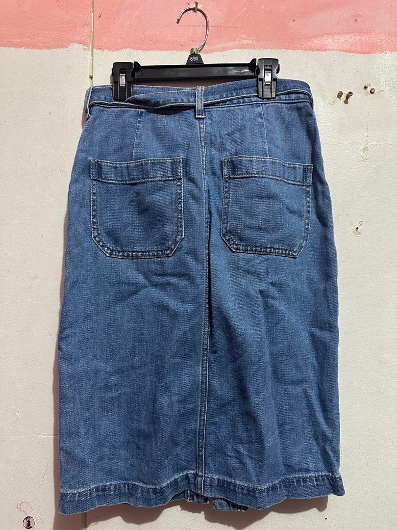 GAP FOR WOMEN SKIRT (Category: Skirts) located in San Juan City. Submitted by kc.collection (Listing ID 1381386674, Image 3). Description: Size: 25-26 kasya No flaws .