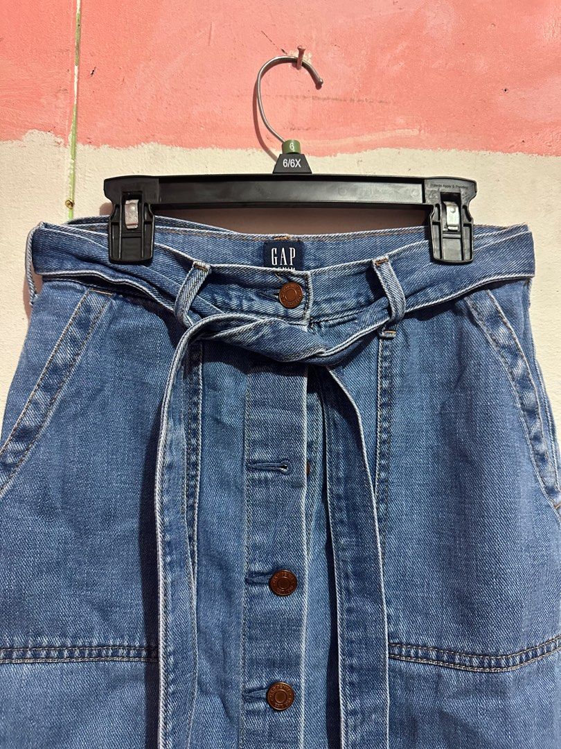 GAP FOR WOMEN SKIRT (Category: Skirts) located in San Juan City. Submitted by kc.collection (Listing ID 1381386674, Image 2). Description: Size: 25-26 kasya No flaws .