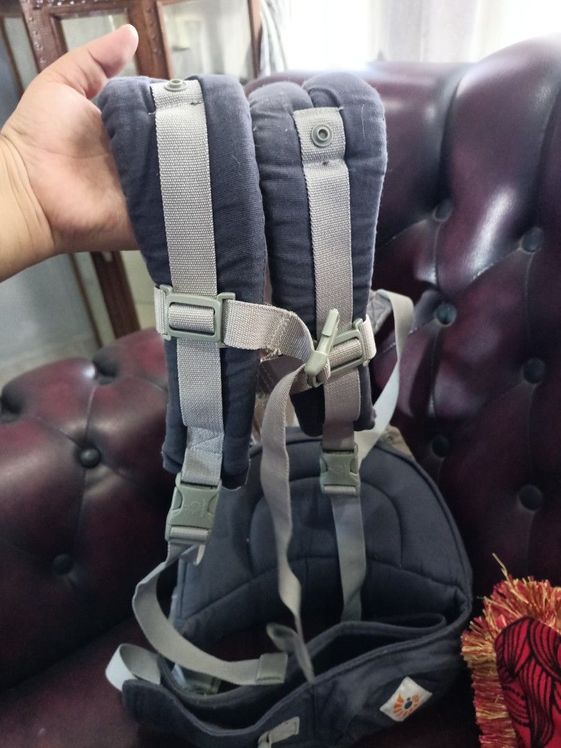 Gendongan bayi ergobaby original (Kategori: Kereta, Kursi Goyang & Gendongan Bayi) berada di Medan. Dikirim oleh septibaruss (ID iklan 1381300458, Gambar 3). Deskripsi: gendongan bayi ergobaby Hip Seat Grey Original boleh di search dlu harga baru nya yaa cinta.. harga masih bisa negooo yaa say cuma butuh loundry aja selebihnya masih aman.