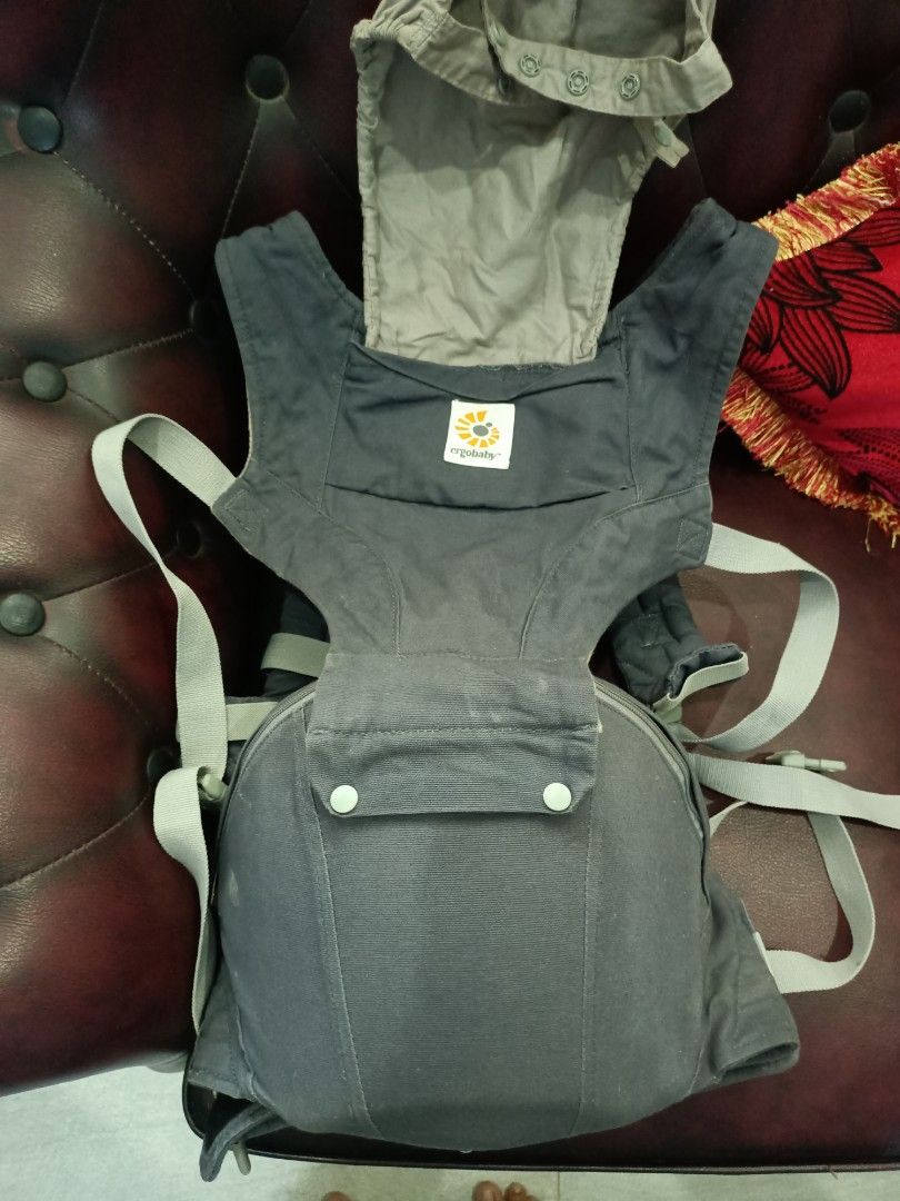 Gendongan bayi ergobaby original (Kategori: Kereta, Kursi Goyang & Gendongan Bayi) berada di Medan. Dikirim oleh septibaruss (ID iklan 1381300458, Gambar 2). Deskripsi: gendongan bayi ergobaby Hip Seat Grey Original boleh di search dlu harga baru nya yaa cinta.. harga masih bisa negooo yaa say cuma butuh loundry aja selebihnya masih aman.