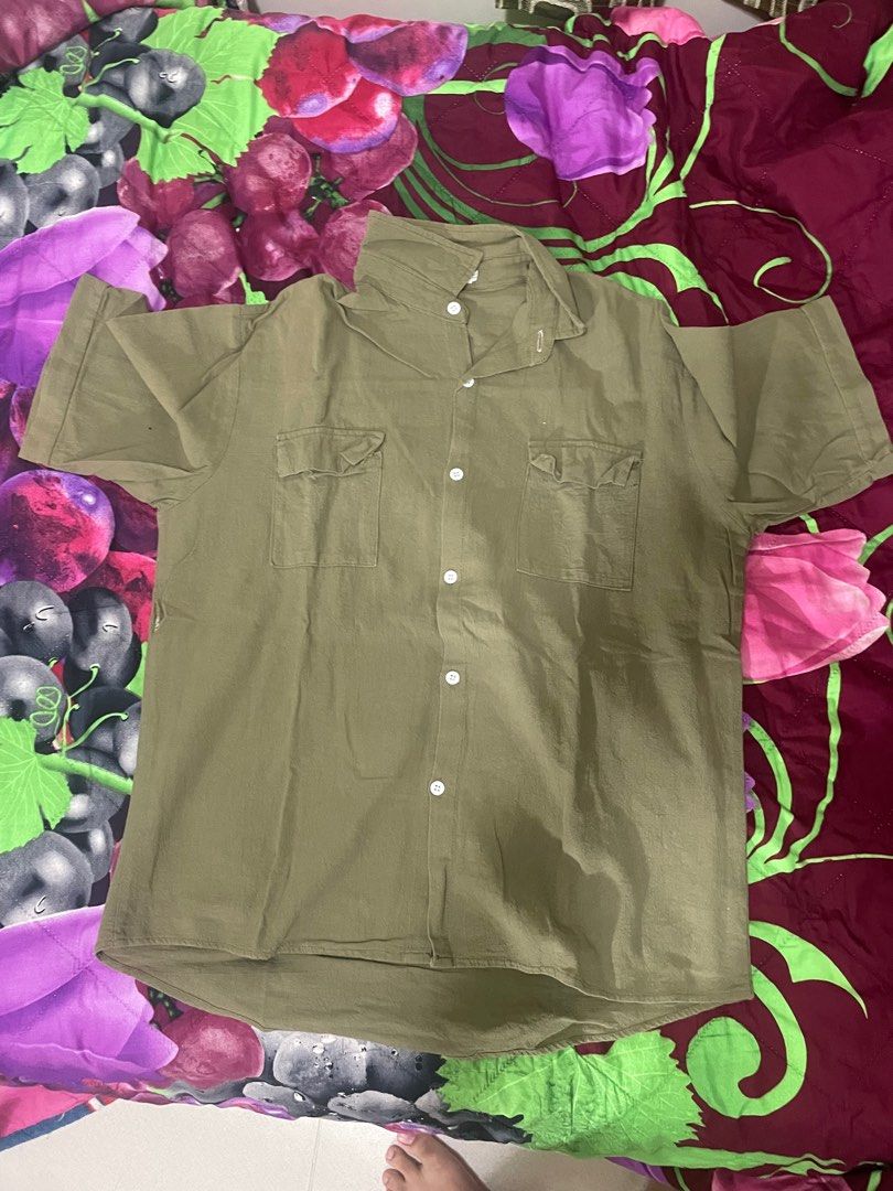 Green Polo Shirt (Category: Tshirts & Polo Shirts ) located in Cebu City. Submitted by thedanielandre (Listing ID 1381440403, Image 1). Description: Lightly Used, Fits Small - Medium. Shipping to be handled by buyer.