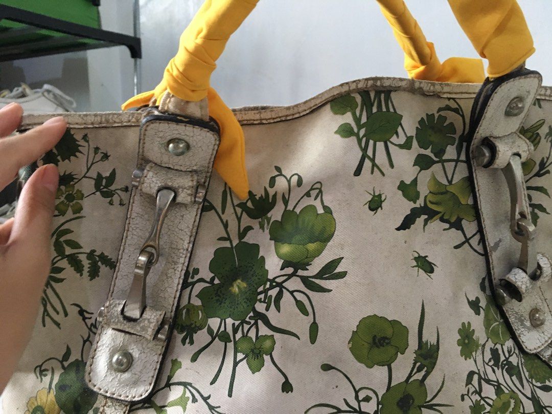 Gucci Floral Pelham (Category: Luxury Bags & Wallets) located in San Jose. Submitted by timeless.gems (Listing ID 1381316342, Image 2). Description: .