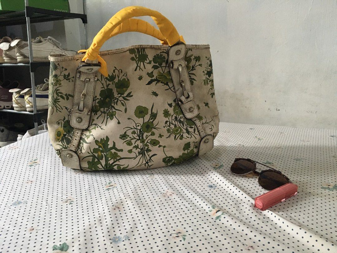Gucci Floral Pelham (Category: Luxury Bags & Wallets) located in San Jose. Submitted by timeless.gems (Listing ID 1381316342, Image 1). Description: .