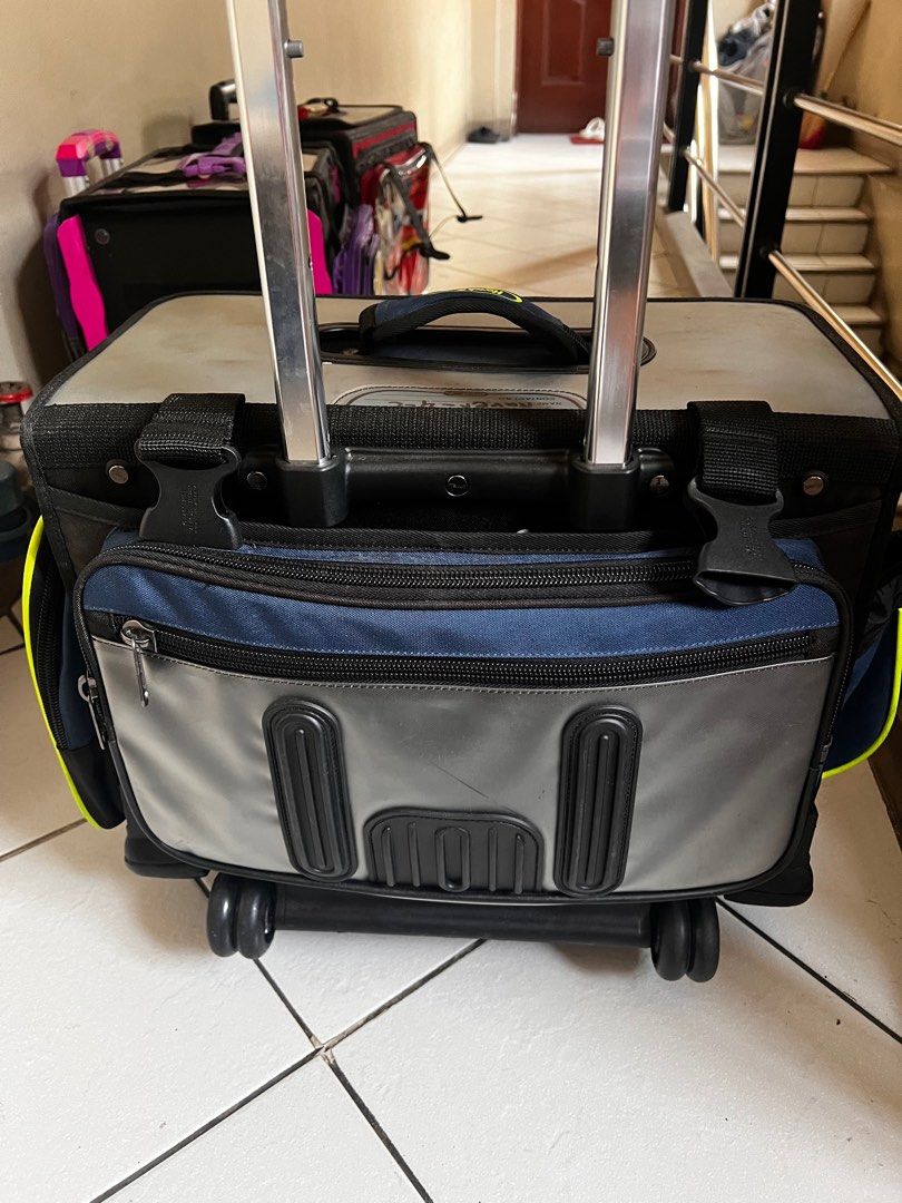 Hawk trolley bag for school (Category: Backpacks) located in Manila. Submitted by peeknpicks (Listing ID 1381376207, Image 2). Description: Nice condition No repairs.