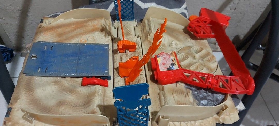 Hot Wheels Monster Jam World Finals Stunt Pack Play Set (Category: Action & Battle Toys) located in Quezon City. Submitted by jeanne_astorga08 (Listing ID 1381405885, Image 1). Description: well used.