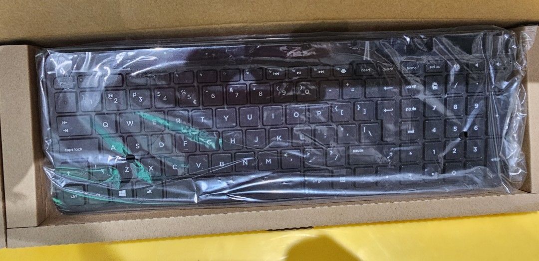 HP Computer Keyboard with mouse