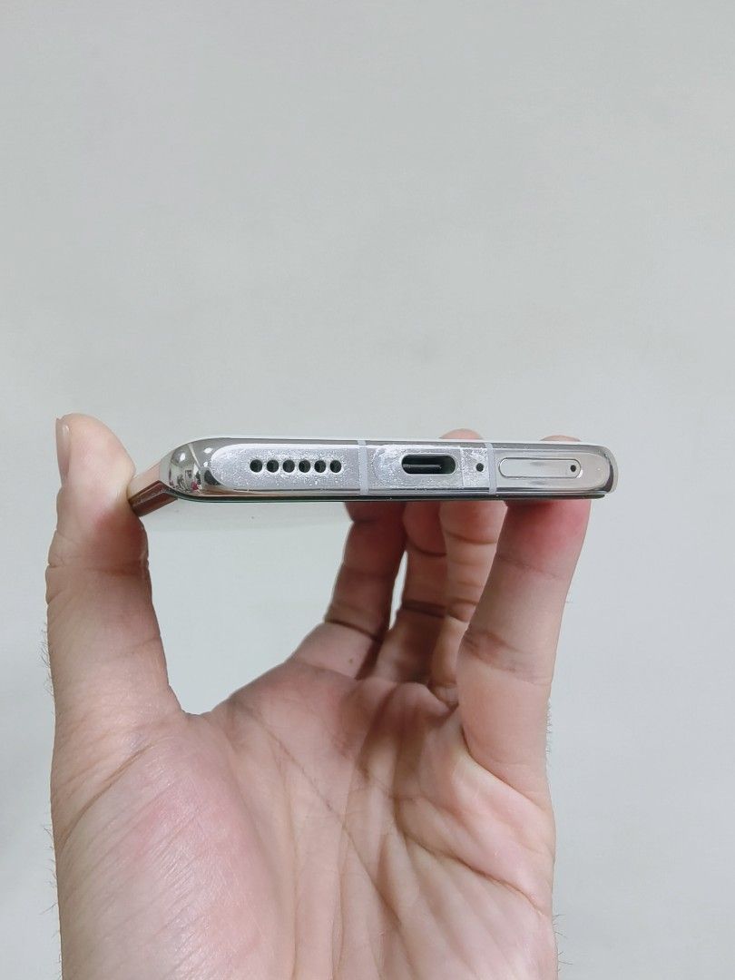 由 ninikinyoung (刊登 ID 1381442339，圖片 3) 提交，位於 新北市 (New Taipei) 的 HUAWEI P50 Pro 8G/256G 白 （麒麟9000） (類別：Huawei 華為)，說明：麒麟9000晶片，國行版 華為P系列最後一代搭載 LEICA鏡頭（徠卡） 拍照100倍變焦還是吊打三星S24 Ultra 三星 S24 Ultra 遠距變焦防手震還是很晃 華為傻瓜相機，拍完直出不用修圖 就可以上傳臉書或是Line給其他朋友 1. 無盒 2. 附贈原廠 HUAWEI 66W 快充線、快充頭 3. 鏡頭貼、保護貼均已貼上 * 中和景安捷運站、南勢角捷運站可面交 * 7-11貨到付款。