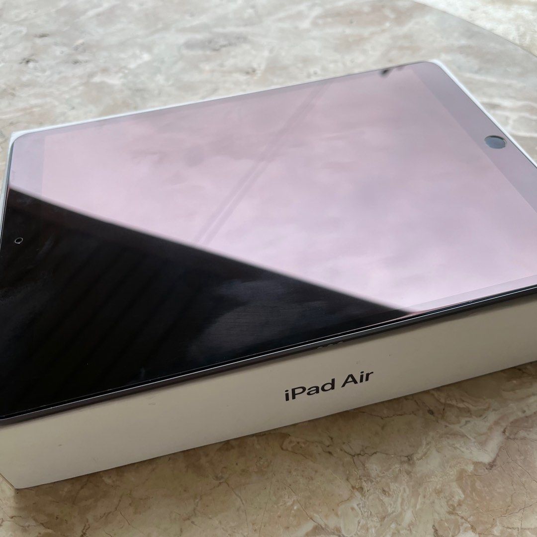 Ipad Air 3 2019 Gray 64GB Wifi (Category: iPad) located in Quezon City. Submitted by prelovedby_bnd (Listing ID 1381322584, Image 2). Description: Unit and original box + cases bought from Powermac No adapter and cord Refer to images for scratches at the back Issue: White dots on screen (common with this unit but barely noticeable) For meet up only! SM North/Trinoma/One Ayala/SM Bicutan .