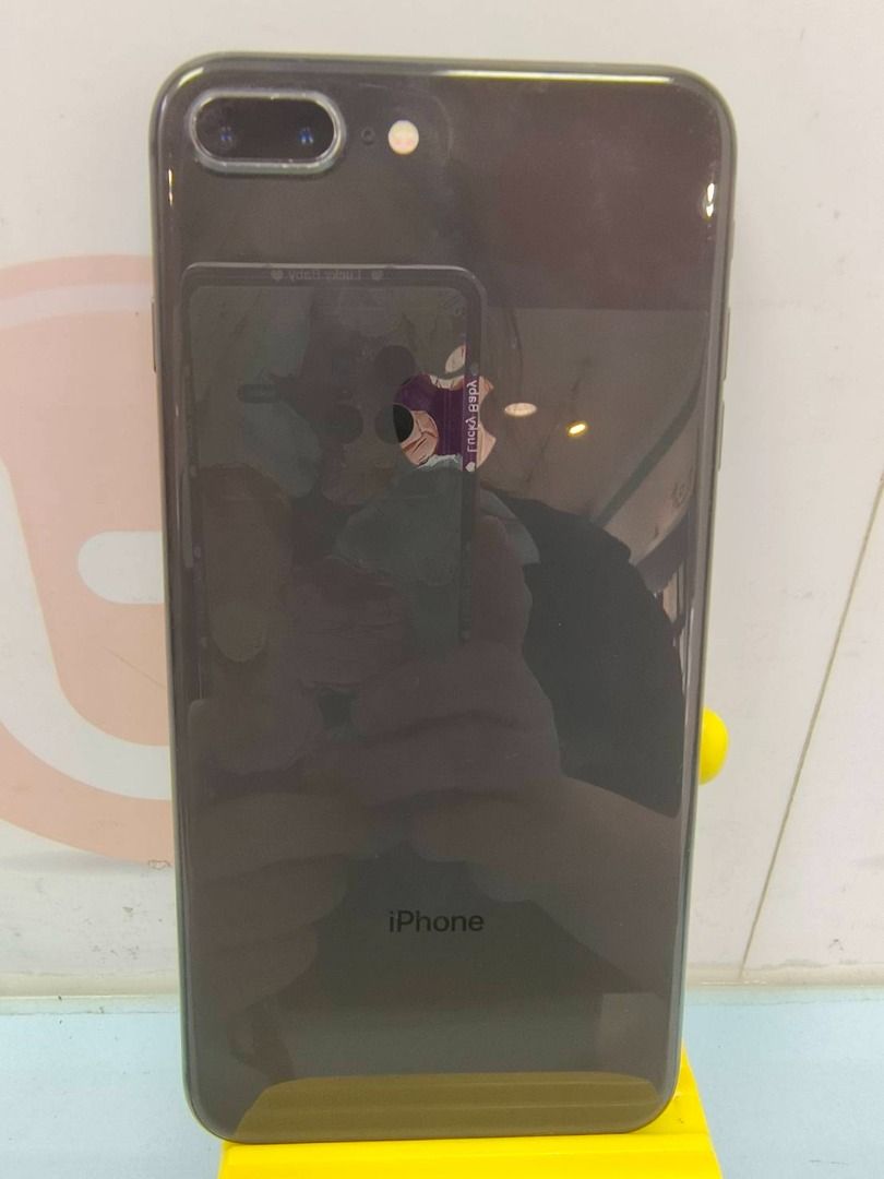 由 elba_digital (刊登 ID 1381343467，圖片 2) 提交，位於 高雄市 (Kaohsiung) 的 【艾爾巴二手】iPhone 8 Plus 256G 5.5吋 黑#二手手機 #漢口店 11035 (類別：iPhone 8 系列)，說明：iPhone 8 Plus 256G (A1897) 5.5吋 黑 螢幕顯色有老化偏粉，全白畫面下觀看明顯。 電池健康度偏低。 播放音樂時喇吧聽起來稍微有一點破音。 其餘按鍵功能皆正常。 機身外觀有很明顯的敲撞傷、掉漆、刮痕如圖所示。 **二手商品外觀皆有使用痕跡，確認外觀不介意再購買** 有含配件~ 副廠USB to Lightning充電線、副廠USB充電頭、卡針、無原廠盒裝 iOS系統~16.7.10 電池健康度~ 69% 序號後五碼~**********11035 歡迎門市取貨"免運費"~現貨在✨台中✨ 也可調至全台各分店 ※商品線上與門市同步銷售中，下單前可詢問庫存※ 🉑新舊機可貼換 艾爾巴數位通訊 💎漢口店 📍