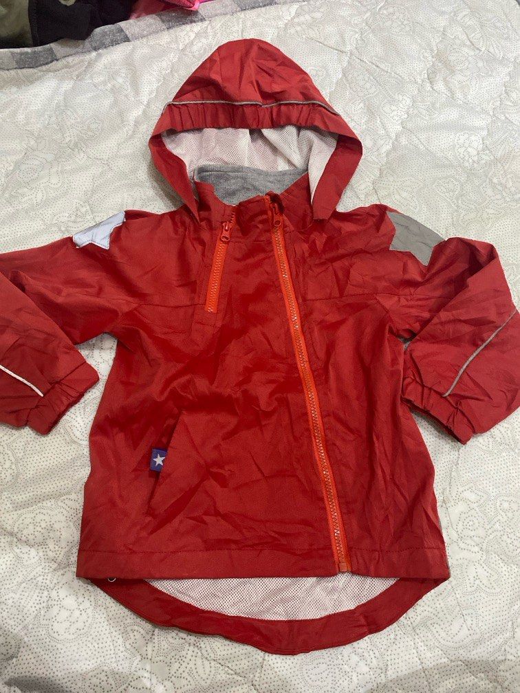 Jaket outdor anak (Kategori: 4 hingga 7 tahun) berada di Bekasi. Dikirim oleh frisilfashionn (ID iklan 1381434364, Gambar 1). Deskripsi: Jaket outdor sz tag 110 4-5 thn.