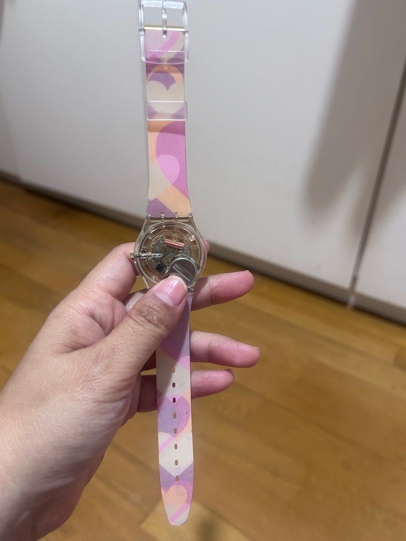 Jam Tangan Swatch Anak Original (Kategori: Orang Tua, Bayi & Anak - Lainnya) berada di Tangerang. Dikirim oleh gobeautyindo (ID iklan 1381463150, Gambar 3). Deskripsi: Jam Tangan Swatch Anak – Like New 📌 Kondisi: Like new (tanpa box) 📌 Status Pemakaian: Belum pernah dipakai 📌 Baterai: Aktif & normal 📌 Harga NETT: Sudah termasuk ongkir via marketplace Jam tangan anak dari Swatch ini cocok untuk hadiah atau pemakaian sehari-hari. Desainnya kere