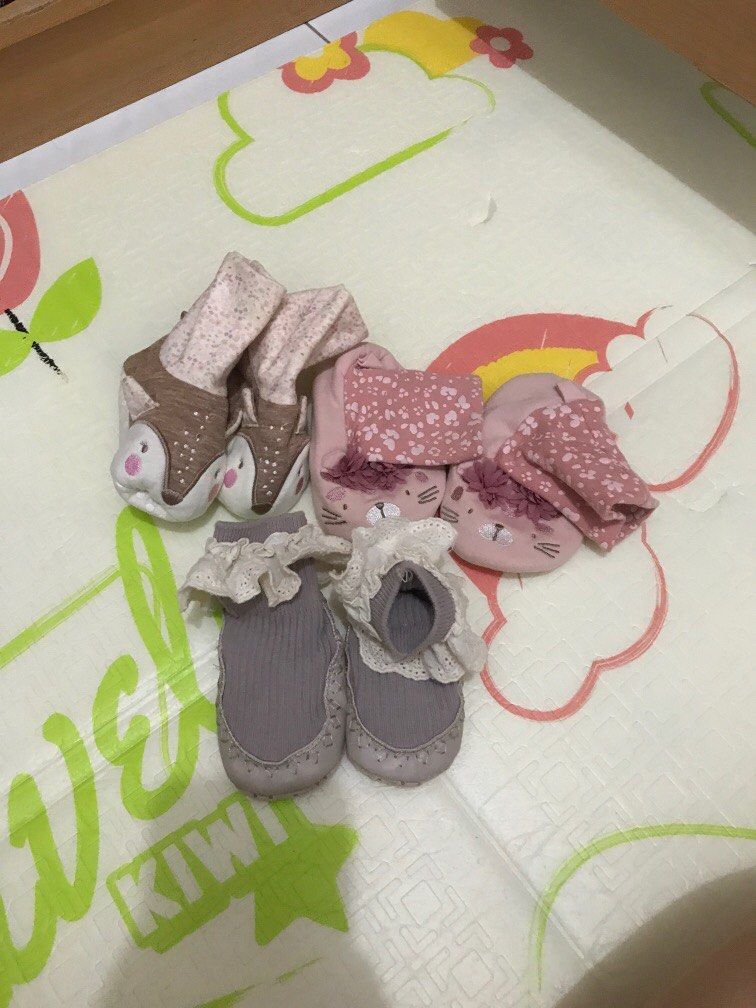 Kaos kaki sepatu bayi (Kategori: Baju Bayi) berada di Surabaya. Dikirim oleh cindylaurenzia (ID iklan 1381387770, Gambar 1). Deskripsi: Beli 1 pcs 20.000 kalau beli ketiganya 50.000.