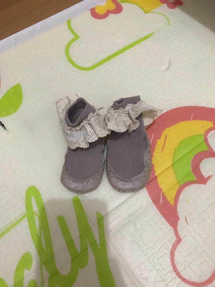 Kaos kaki sepatu bayi (Kategori: Baju Bayi) berada di Surabaya. Dikirim oleh cindylaurenzia (ID iklan 1381387770, Gambar 2). Deskripsi: Beli 1 pcs 20.000 kalau beli ketiganya 50.000.