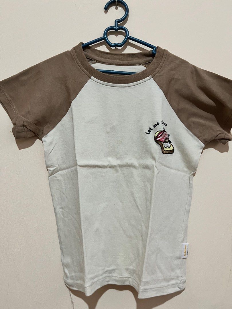 Kaos LPH (Kategori: 4 hingga 7 tahun) berada di Bandung. Dikirim oleh ptrseptiara (ID iklan 1381284537, Gambar 1). Deskripsi: Little palmerhouse size 4 y Baru dicuci saja belum pernah pakai Lama simpan dilemari.