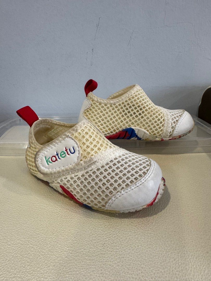 Katetu Crtartu Mesh NonSlip shoes (Category: Babies & Kids Fashion) located in Kuala Lumpur. Submitted by nikkirimu (Listing ID 1381279769, Image 2). Description: Shoe size:21 For inner size: 13 cm Age: 12-14 months.