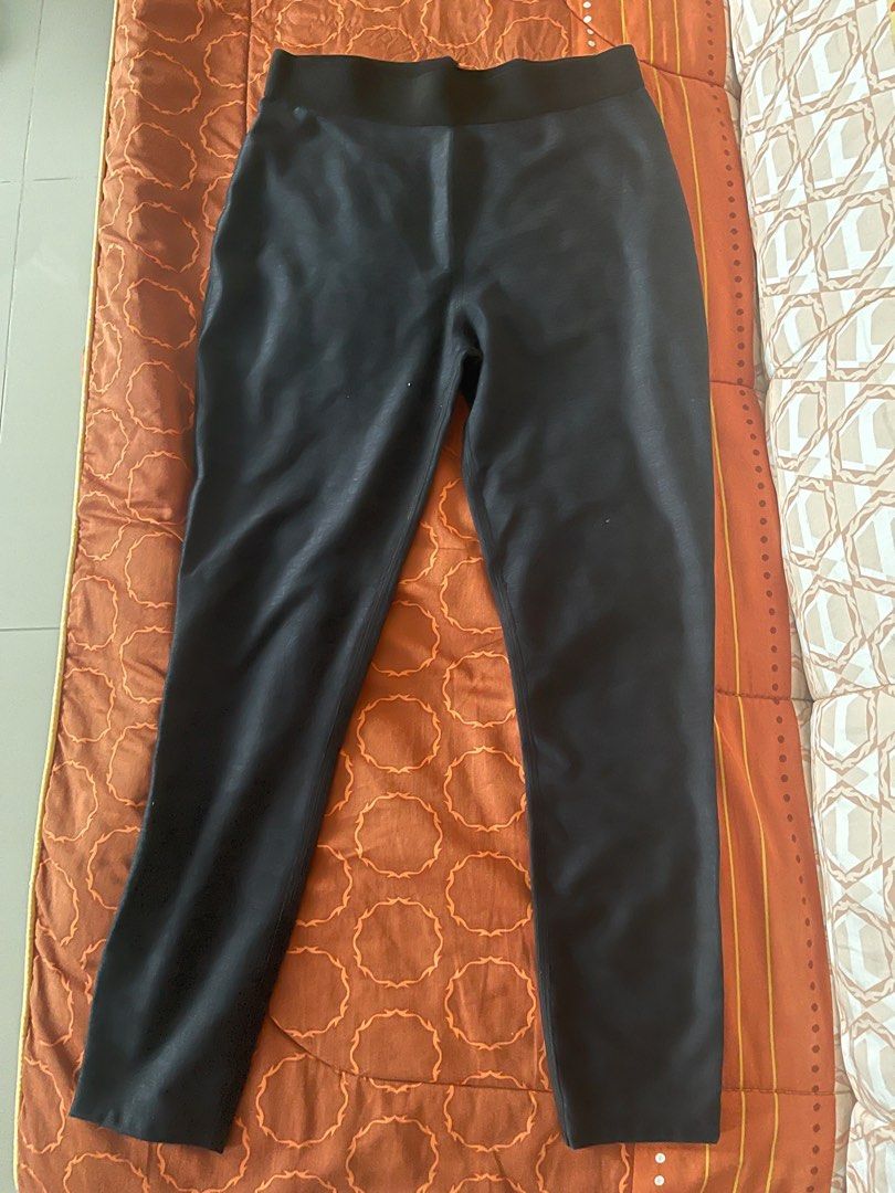 Kid’s Navy blue leggings (Category: Babies & Kids Fashion) located in Quezon City. Submitted by jamieross14 (Listing ID 1381340403, Image 1). Description: .