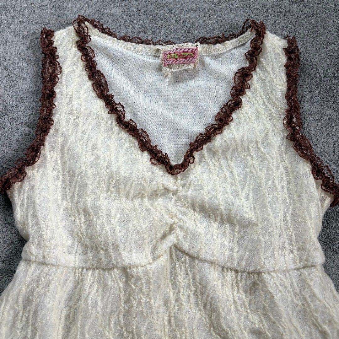 Le Monta Coquette Whimsical Eyelet Top (Category: Sleeveless) located in Baguio. Submitted by poptops_ph (Listing ID 1381349073, Image 2). Description: .
