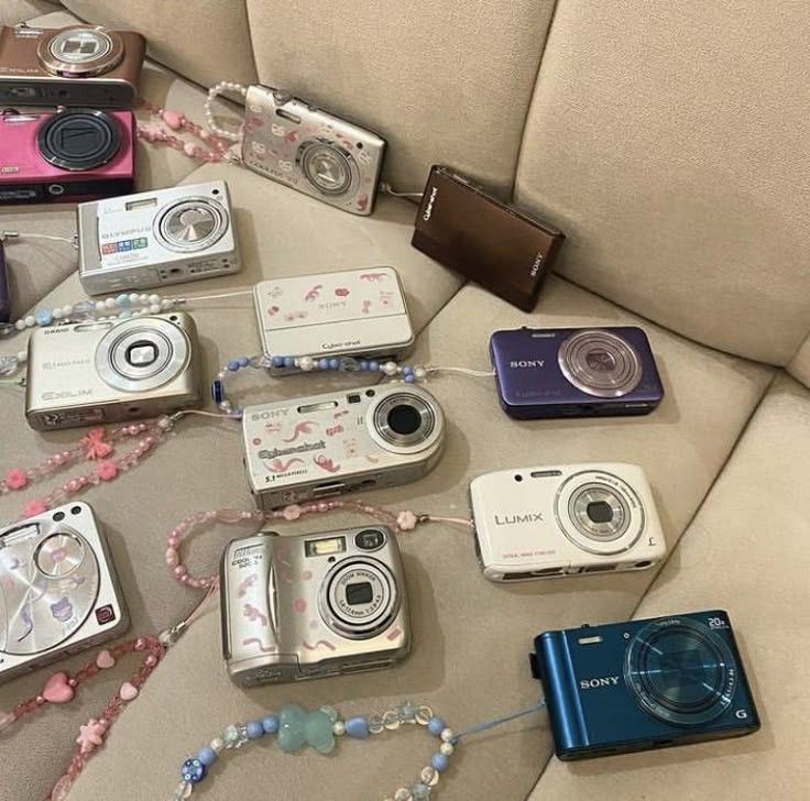 LF SECONDHAND DIGI CAMS & OLD JAPANESE PHONES (Category: Cameras) located in Manila. Submitted by yaomei_101 (Listing ID 1381436507, Image 1). Description: LF SECONDHAND DIGI CAMS & OLD JAPANESE PHONES YUNG MURA LANG PO SANA. PM ME PO KUNG MERON KAYO.
