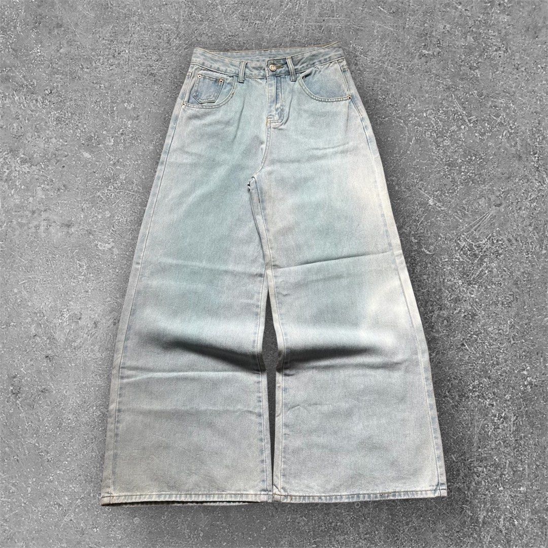 Light Wash Super Wide Leg Jeans (Category: Jeans) located in San Pedro. Submitted by karluash (Listing ID 1381426665, Image 1). Description: Waist: 30 inches Length: 44 inches Thighs: 13 inches Leg Opening: 13.5 inches Flaws: none.