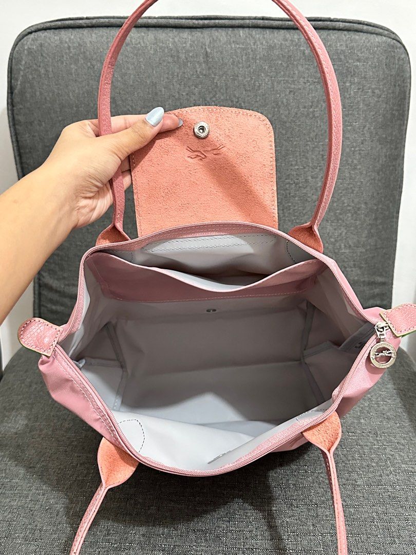 Longchamp Club Long Handle (Category: Luxury Bags & Wallets) located in Makati City. Submitted by lux.mariah (Listing ID 1381357575, Image 3). Description: 100% Authentic PETAL PINK color Medium size (Large also available) Brand new | Complete set • Care Card • Dustbag • Paperbag Layaway: 50% DP • 1.5 months Nationwide shipping Payment: GCash • BDO • Maya Courier: J&T • Lalamove.