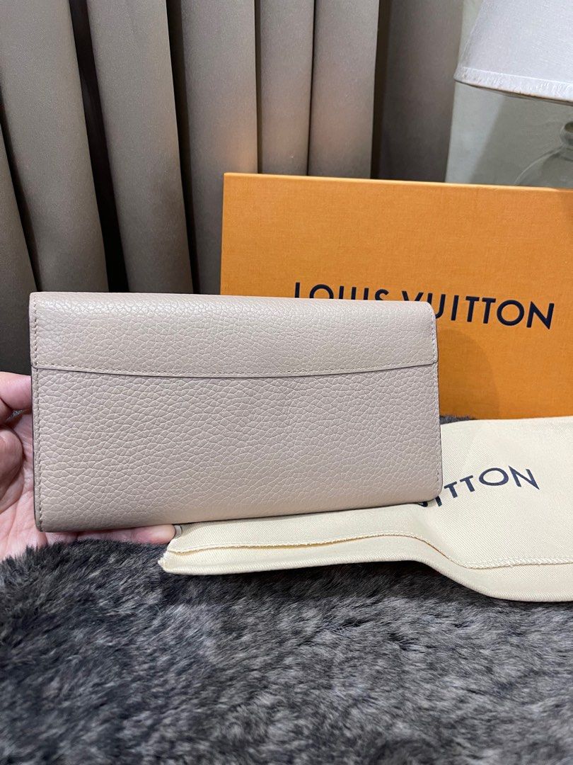 Louis Vuitton Capucines Wallet (Category: Luxury Bags & Wallets) located in Quezon City. Submitted by theluxurycityph. (Listing ID 1381307126, Image 2). Description: Louis Vuitton Capucines Wallet W/Box and Dustbag We are delighted to let you know that we are now accepting Credit Cards, Debit Cards, and Mobile Payment Apps. Shopping just got easier! 💛 Buy Now Pay Later 3 Months 0% Interest Installment for BDO Cards *additional 5% bank fee 💛 — w