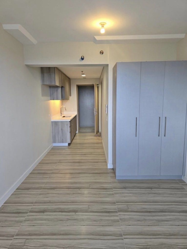 Maple at Verdant Best Offer🔥 (Category: Apartments & Condos) located in Manila. Submitted by joybuenaflor.ortigas (Listing ID 1381374700, Image 3). Description: 📍𝙈𝘼𝙋𝙇𝙀 𝘼𝙏 𝙑𝙀𝙍𝘿𝘼𝙉𝙏 𝙏𝙊𝙒𝙀𝙍 BEST OFFER 🔥 𝙐𝙉𝙄𝙏 𝘿𝙀𝙏𝘼𝙄𝙇𝙎 ✅ Studio Type 35 sqm. ✅ 35th floor ✅ Flexible Payment Terms ✅ around 6.5M TCP AMENITIES: 📌Swimming Pool 📌Gym 📌Resident’s Lounge 📌Function Room 📌Kid’s Playground 📌Kid’s Indoor Lounge 🚶Walking distance