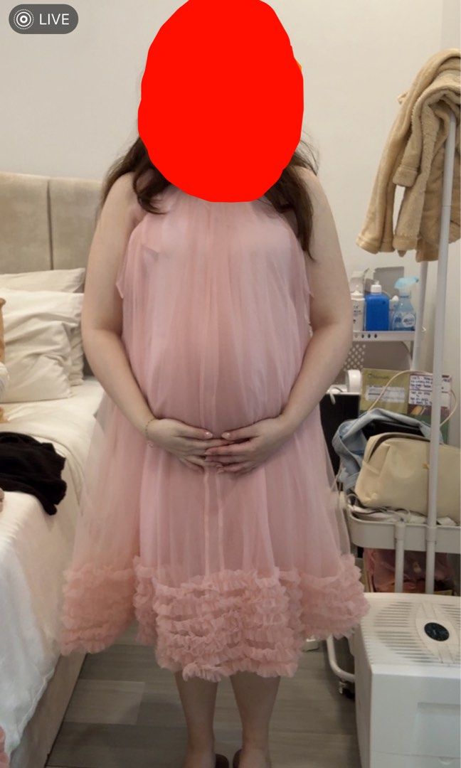 Maternity Shoot Dress (Category: Dresses) located in Quezon City. Submitted by niniloves (Listing ID 1381286894, Image 2). Description: Shein - Large Brand New Got for ₱1130 RFS: Never used. But nilabhan na because sinukat ko. Too big on me.