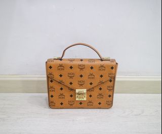 (Kategori: ) berada di . Dikirim oleh petite.preloved23 (ID iklan 1381286416, Gambar 1). Deskripsi: .