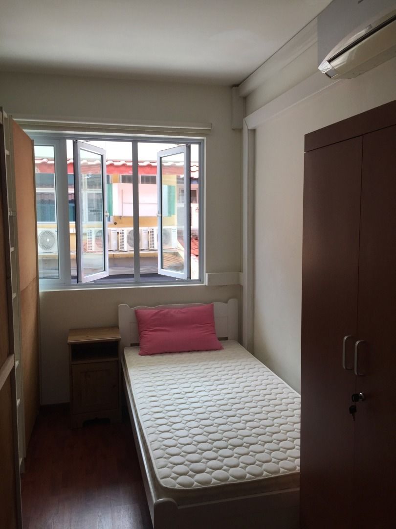 NO OWNER- air con ROOM SHARE for 1 male at Macpherson -move in 15 August 2025632277566046741120