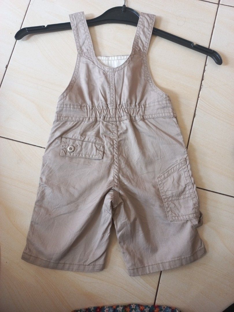 Ol celana (Kategori: Baju Bayi) berada di Bogor. Dikirim oleh rainashop_ (ID iklan 1381299994, Gambar 2). Deskripsi: 12-18 masih like new.