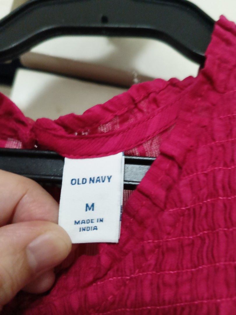 Old Navy Flutter Sleeves Top (Category: Blouses) located in Quezon City. Submitted by coco_pet (Listing ID 1381405818, Image 2). Description: .