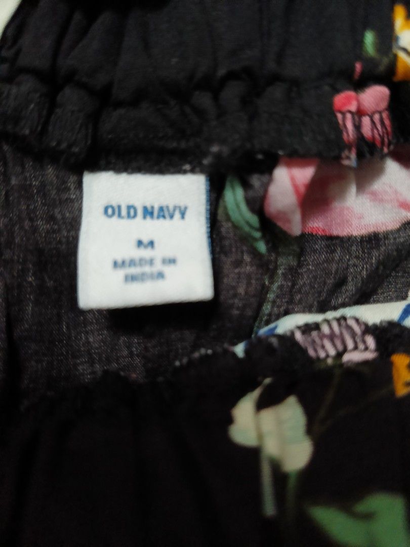 Old Navy off shoulder top (Category: Blouses) located in Quezon City. Submitted by coco_pet (Listing ID 1381404685, Image 2). Description: .