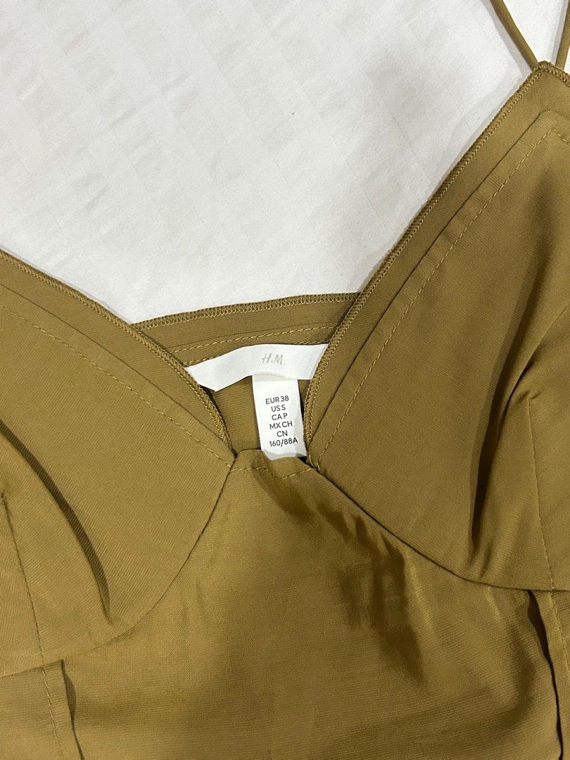 Olive Cropped Classy Sleeveless Strappy Top (Category: Sleeveless) located in Las Pinas. Submitted by ookaythrift (Listing ID 1381412782, Image 2). Description: size small on tag but fits medium well : ) dm me for exact measurements. such a pretty top but doesn’t fit me anymore 🥲 feel free to inquire thru pm!.