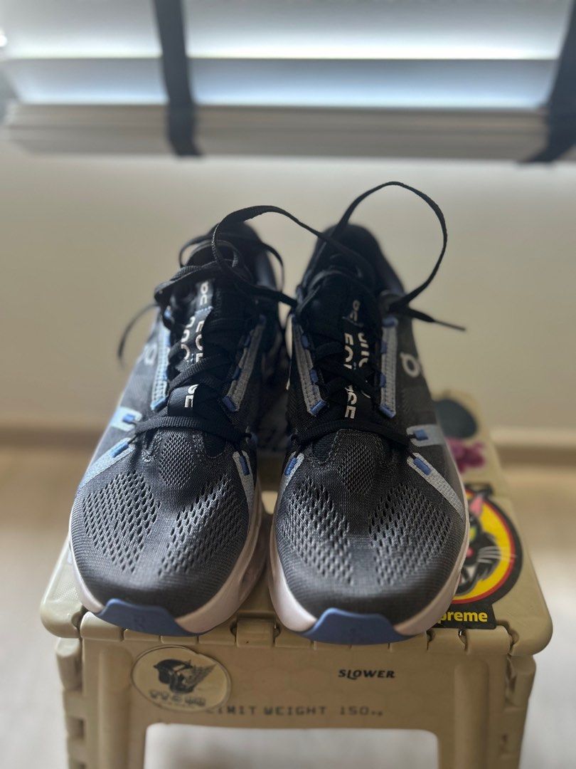 On cloud Eclipse (Category: Sneakers) located in Singapore. Submitted by croissantdealer (Listing ID 1381302561, Image 1). Description: Lightly used On Cloud eclipse running shoes condition 9/10 no box .