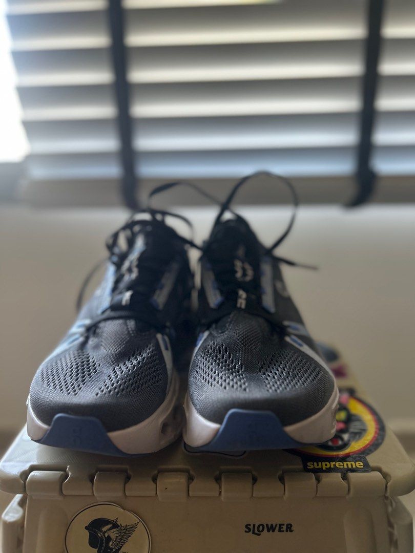 On cloud Eclipse (Category: Sneakers) located in Singapore. Submitted by croissantdealer (Listing ID 1381302561, Image 2). Description: Lightly used On Cloud eclipse running shoes condition 9/10 no box .