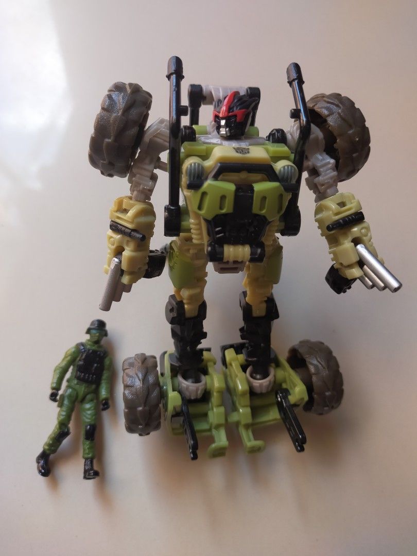 ON SALE!! Original Hasbro Transformers Sandstorm (Category: Action & Battle Toys) located in Quezon City. Submitted by littlejaredph (Listing ID 1381445854, Image 3). Description: .