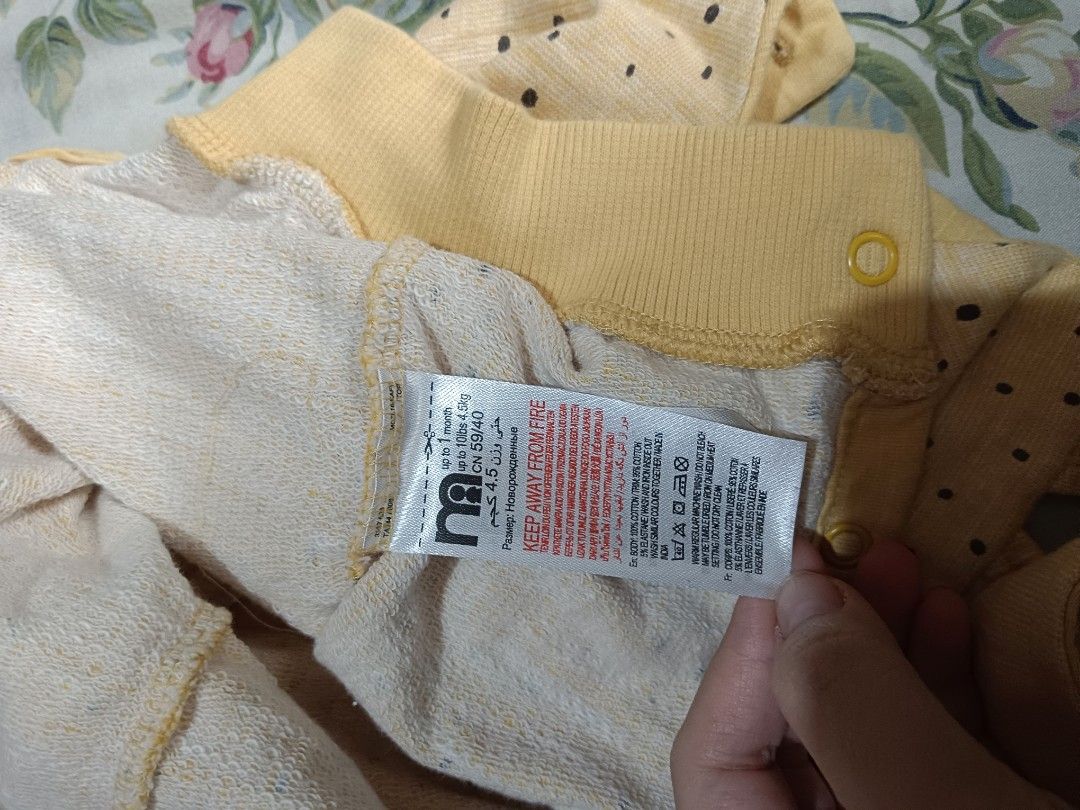 Overall Mothercare up to 1 month (Kategori: Baju Bayi) berada di Jakarta Barat. Dikirim oleh pujirahayu0102 (ID iklan 1381383480, Gambar 2). Deskripsi: Overall Mothercare up to 1 month.