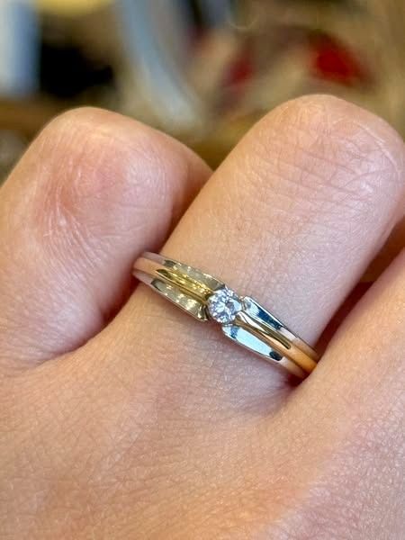 Platinum (Pt900) & K18 Diamond Ring (Category: Rings) located in Baguio. Submitted by asna_taku (Listing ID 1381345295, Image 1). Description: Platinum (Pt900) & K18 Diamond Ring Dual tone S8.25 With certificate From Japan 🇯🇵 .10ct natural diamond Open for layaway & resizing ✅ .