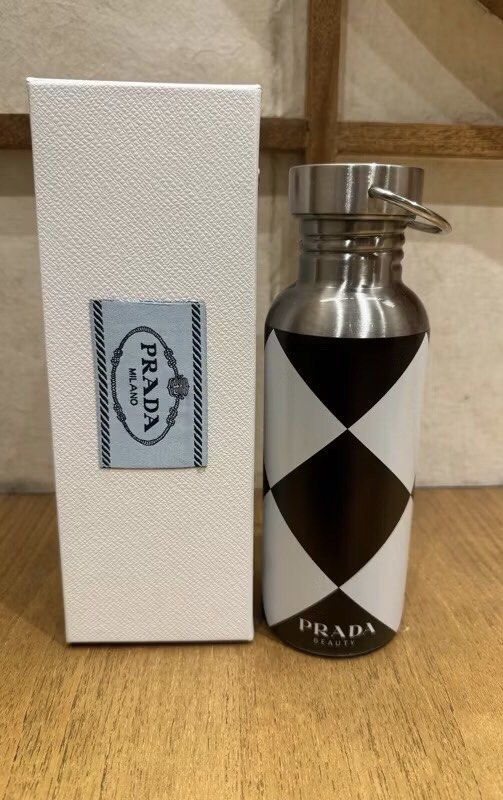 prada_beauty_tumblr_vip_gift_1