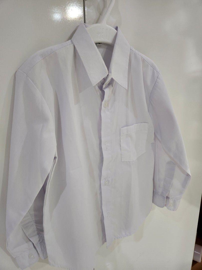 preloved kemeja second putih anak lengan panjang (Kategori: 1 hingga 3 tahun) berada di Makassar. Dikirim oleh prelovedder (ID iklan 1381416638, Gambar 2). Deskripsi: kondisi masih bersih tanpa noda belum pernah dipakai bust 70cm length 45cm.