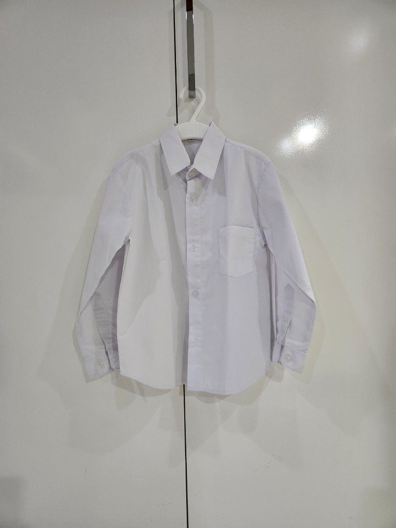 preloved kemeja second putih anak lengan panjang (Kategori: 1 hingga 3 tahun) berada di Makassar. Dikirim oleh prelovedder (ID iklan 1381416638, Gambar 1). Deskripsi: kondisi masih bersih tanpa noda belum pernah dipakai bust 70cm length 45cm.