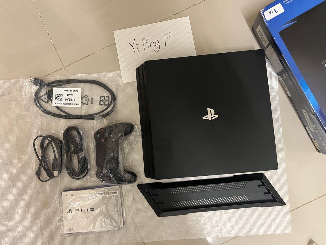 由 anter1201 (刊登 ID 1381219754，圖片 1) 提交，位於 新北市 (New Taipei) 的 降價【PS4pro】狀況超棒完整盒裝！！ (類別：PlayStation)，說明：因自己升級ps5故出售，此ps4過去也陪伴我玩了許多遊戲，我絕對是第一手的擁有者，不用擔心被多次轉賣唷！ 如圖示，系統已經恢復原廠設定！手把正常無飄移！主機孔座都正常！ 商品內容： 主機 手把一支 原廠電源線 原廠HDMI線 原廠手把充電線 原廠說明書 原廠直立架 交易： 歡迎新北面交 。