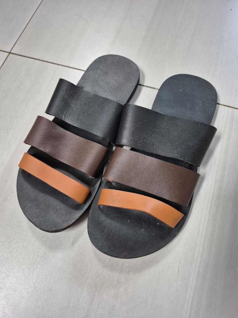 Ramir Slides Women's US8 (Category: Flats & Sandals) located in Quezon City. Submitted by theclosetoptimist (Listing ID 1381409425, Image 1). Description: Genuine leather, Marikina made, mostly stored.