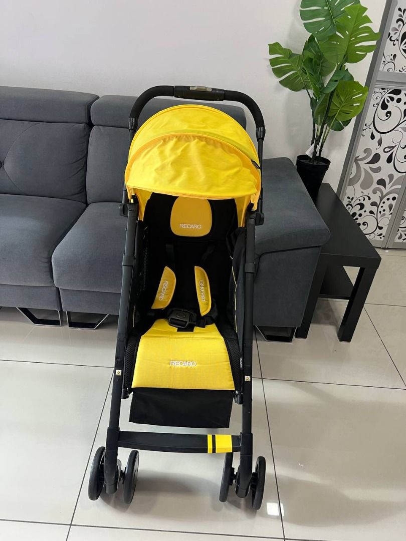 Recaro easy life compact stroller (Category: Strollers) located in Tampoi. Submitted by widiyanibabygoods (Listing ID 1381379257, Image 1). Description: Good condition berminat WA 0-1-8-7-7-6-3-8-7-6.
